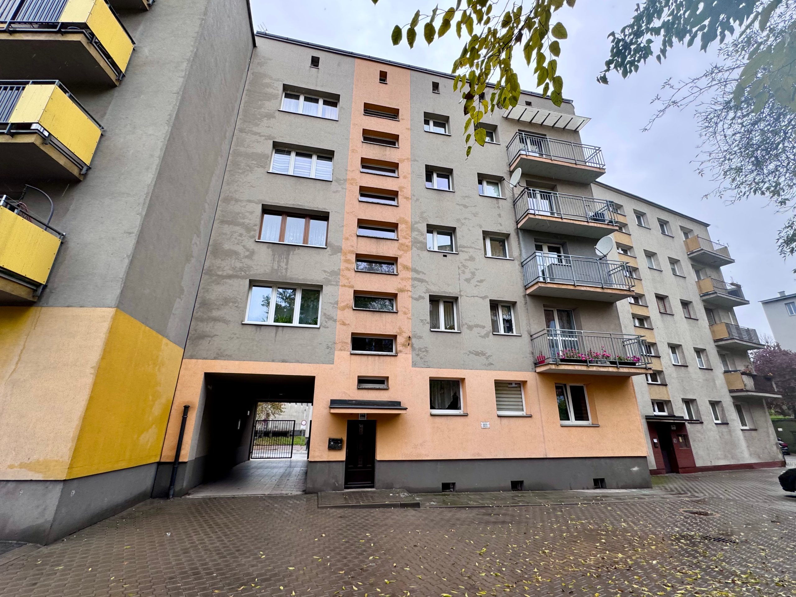 Bytom Centrum 2 pokoje, oddzielna kuchnia, duży balkon i parking